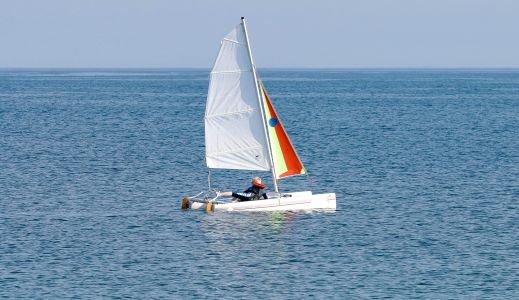 Illustration : Ecole de voile d'Hoedic - catamaran d'apprentissage